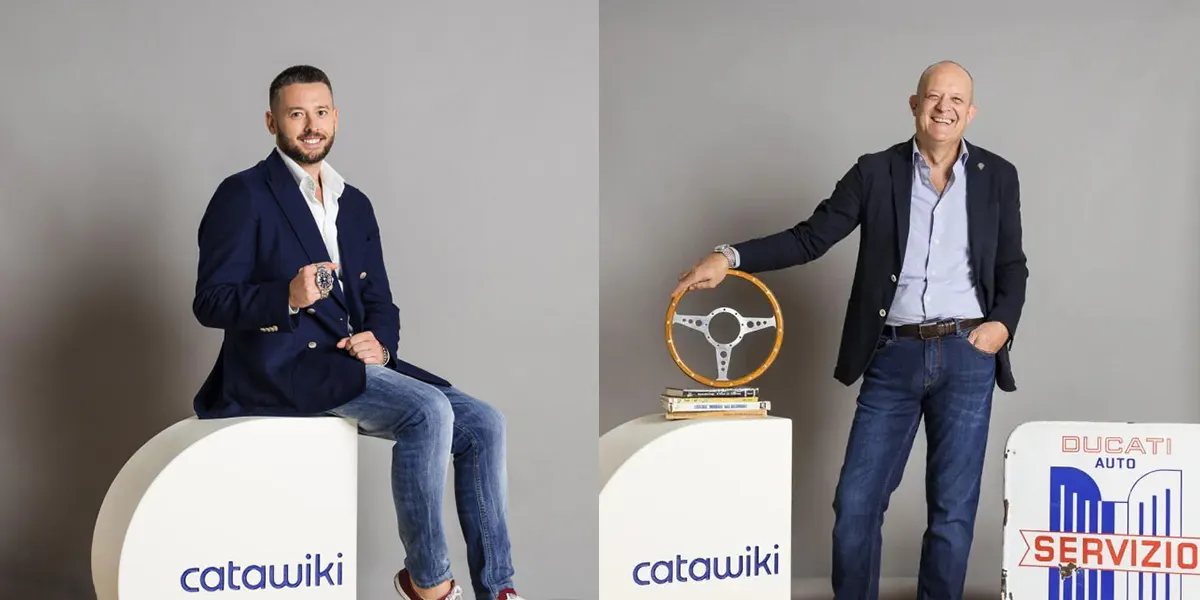 Pasquale Picca (à gauche) et Luca Gazzaretti (à droite), experts de la maison de vente aux enchères en ligne Catawiki, partagent avec nous leurs connaissances sur les secteurs de l’automobile et de l’horlogerie. Photo © Catawiki (détails)
