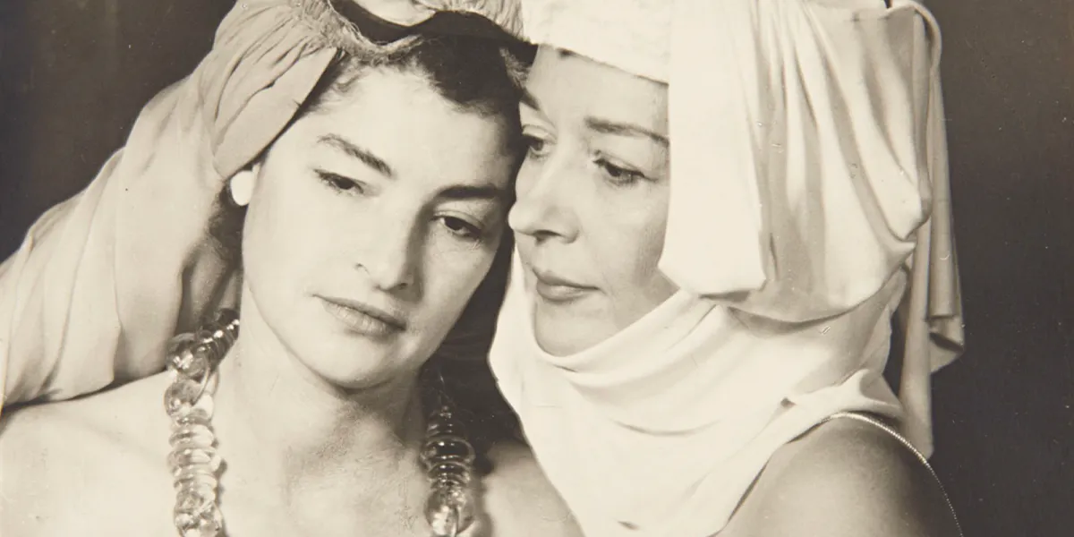 Man Ray, Juliet and Dorothea Tanning, 1946, Silbergelatineabzug, 13 x 17,5 cm. Foto © Phillips (Detail)