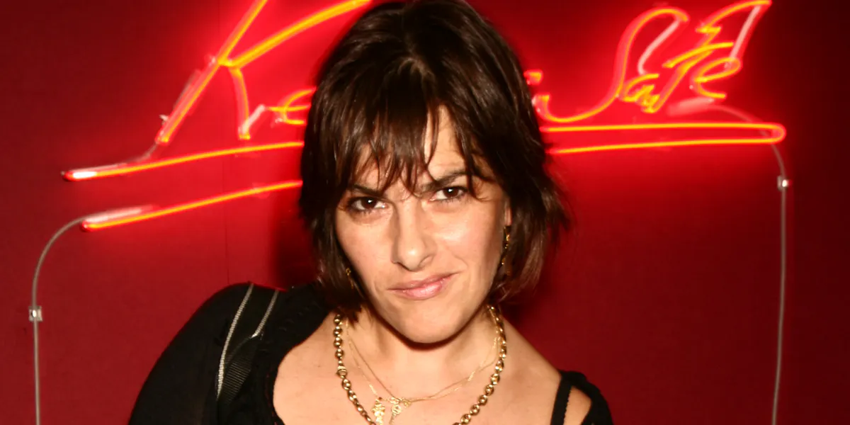 L'artista contemporanea Tracey Emin all'asta di gala del Lighthouse per il Terrence Higgins Trust, 12 marzo 2007. Foto Piers Allardyce / Licenza CC BY 2.0 (immagine ritagliata)