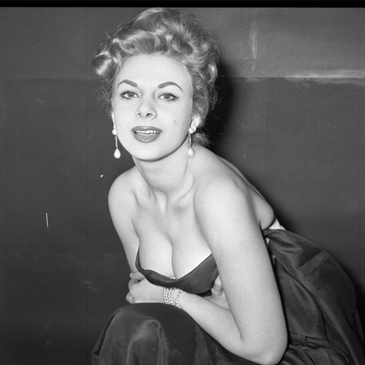 I M A Diva Sandra Milo S Estate Hits Auction Block Barnebys Magazine