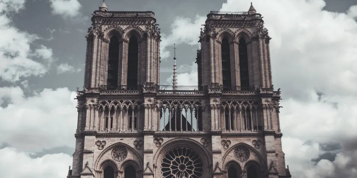 Fassade von Notre-Dame. Foto von Priscilla Fraire (Detail)