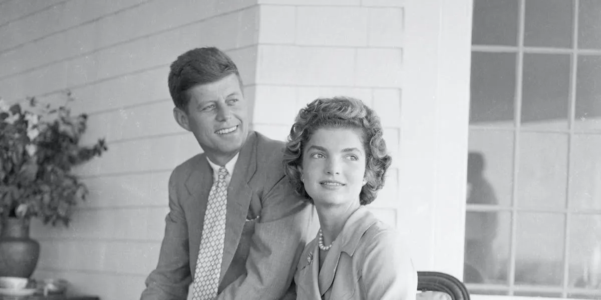 Senator John F. Kennedy (Massachusetts) und Miss Jacqueline Lee Bouvier aus Newport, Rhode Island, 1953 | Foto: Getty Images