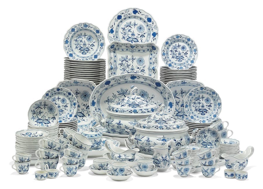 An absolute classic from the Meissen manufactory is the blue and white 'onion pattern', which has been around since 1730 and has been copied by many other manufacturers. In the late 19th century in particular, a Meissen onion pattern service was a must in every upscale middle-class household Photo © Christie's