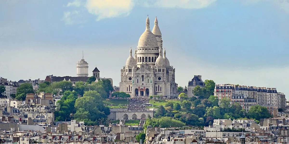 La Basilique du Sacré-Cœure a Montmartre. Jean-Pierre Dalbéra, CC BY 2.0, via Wikimedia Commons (dettagli)