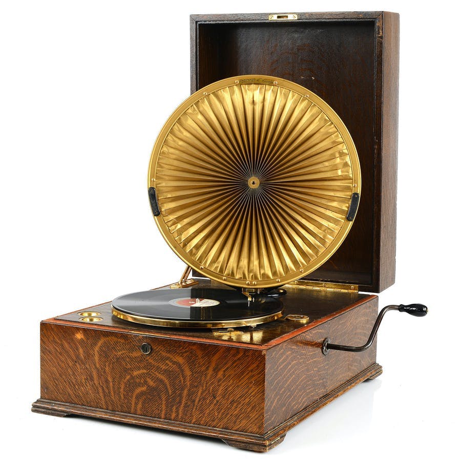Gramophone La Voix de son Maître (His Master's Voice), model 461 or 460, 1920s, sold for €1,155 in 2017 at Formstad. Image © Formstad Auktioner