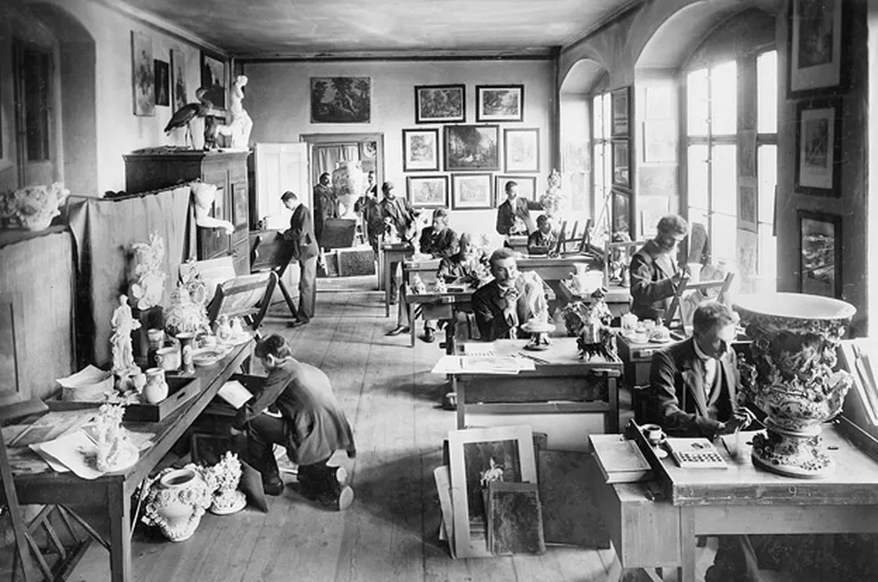 Meissen painters decorating exclusive works of art in 1899. Image: Global Blue