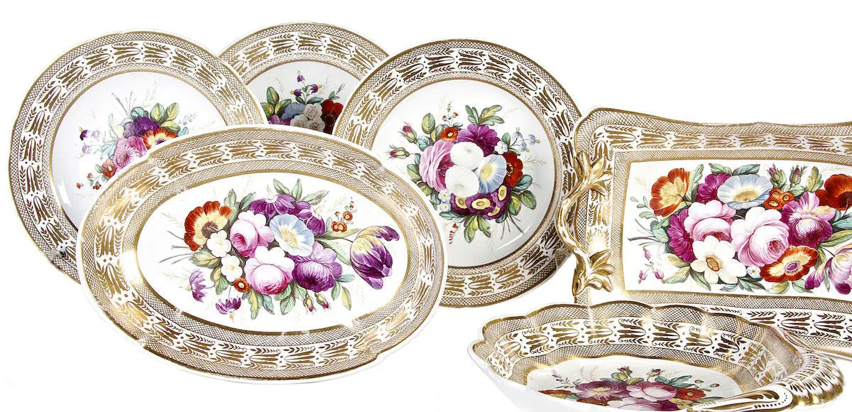 Servizio in porcellana Staffordshire, circa 1840. Foto © Bonhams