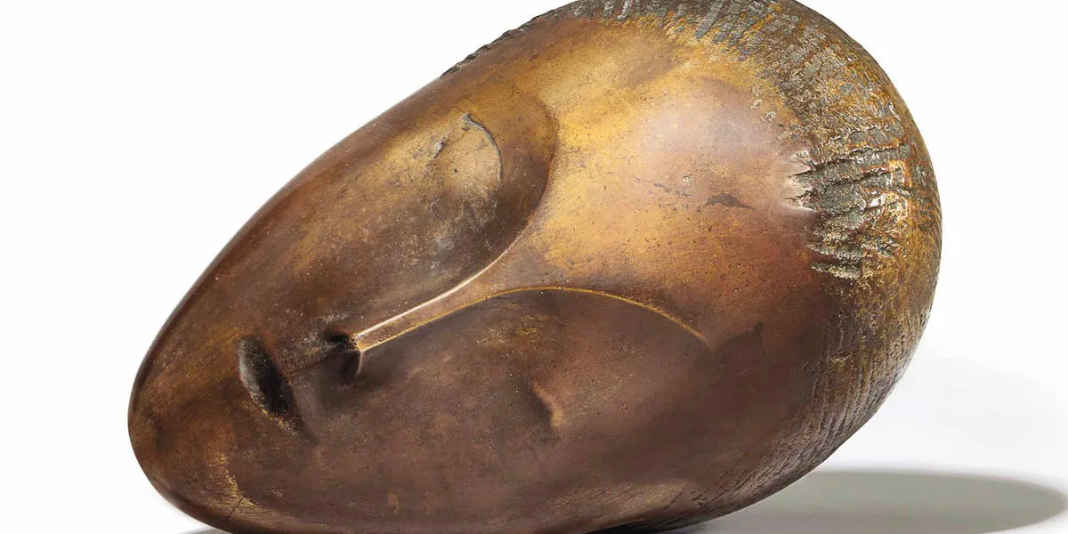 Constantin Brâncuși, ‘La Muse Endormie’, 1909-1010, patinerad brons med bladguld. Foto © Christie’s