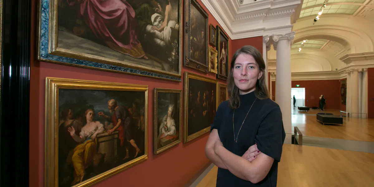 Emma Jameson, Comisaria asistente en el Historic International y New Zealand Art en la Auckland Art Gallery Toi o Tāmaki (AAGToT)