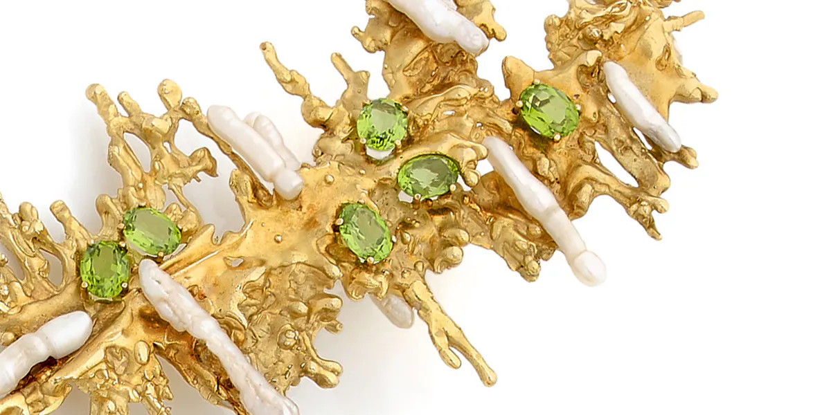 Wolfers, grand pendentif récif en or, perles de rivière du Mississipi et péridots, années 1960. Photo © ARP (détail)
