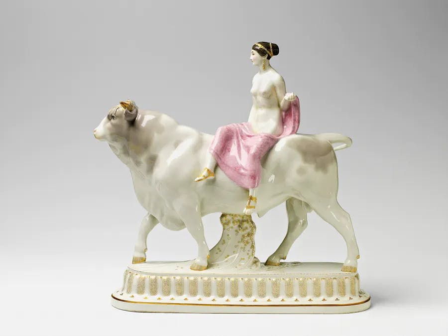 The bride as Europa on the bull, based on the model by Adolph Amberg, KPM Berlin, 1911. Photo © Lempertz