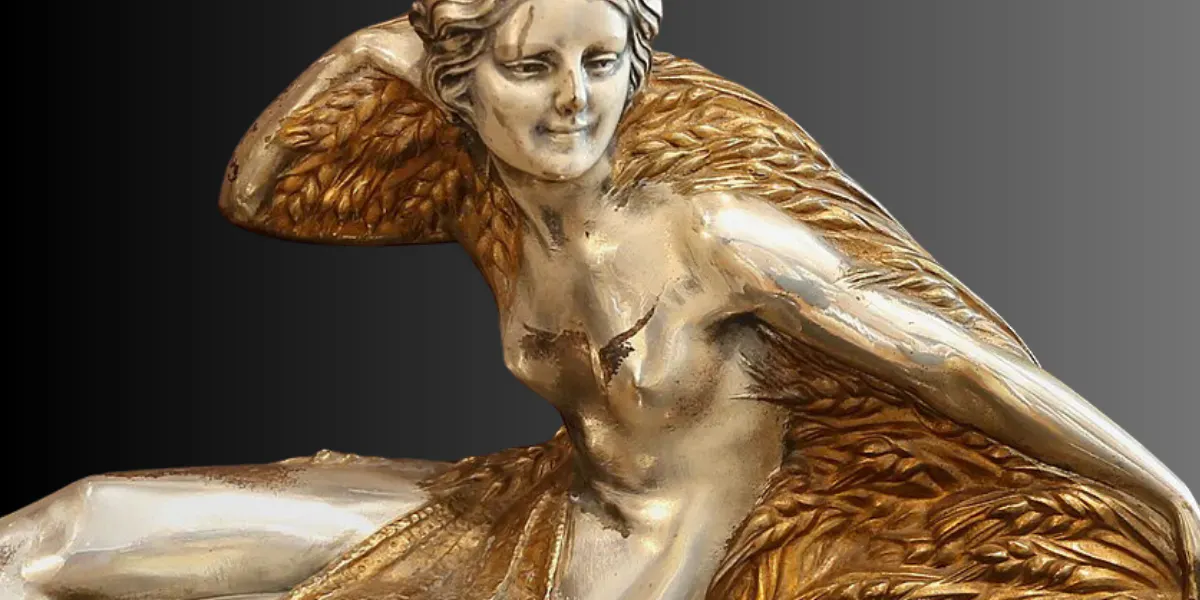 Demetre Chiparus, Ballerina, around 1920-40, silver and ivory, Franco Maria Ricci collection. Photo by Sailko (license CC BY 3.0 <https://creativecommons.org/licenses/by/3.0>) via Wikimedia Commons (detail)
