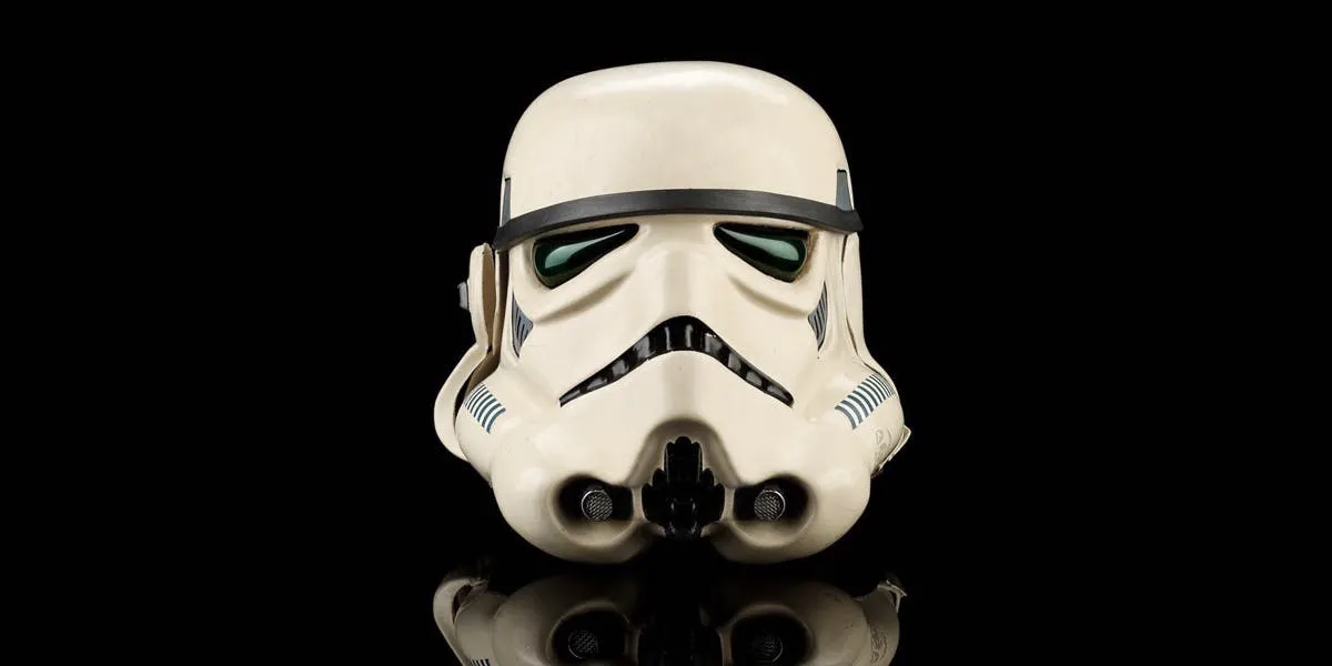Stormtrooper-Helm im Mk II-Stil aus "Das Imperium schlägt zurück (1980). Verkauft bei Prop Store für 88.900 Euro. Foto © Prop Store (Detail)