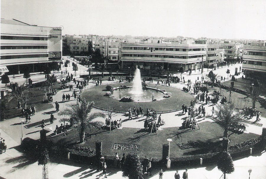 Ditzengoff Square in Tel Aviv showing many buildings in the Baushaus style. Photo: Wiki Commons