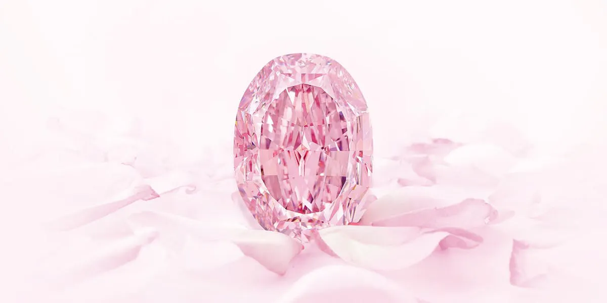 Lo Spectre de la Rose, un diamante rosa di 14,83 carati, verrà battuto in asta l'11 novembre da Sotheby's a Ginevra, foto © Sotheby's