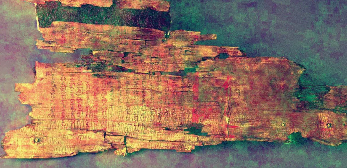 Image numérisée (détail) des fragments de cercueil comportant la première version connue du « Livre des Deux Voies », un texte égyptien ancien considéré comme le premier livre illustré au monde, image © Harco Willems