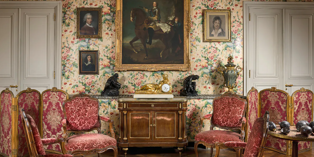 Vue de l'intérieur de la demeure parisienne de la rue Bénouville de Valéry et Anne Aymone Giscard D'Estaing. Photo BEAUSSANT LEFÈVRE & Associés 