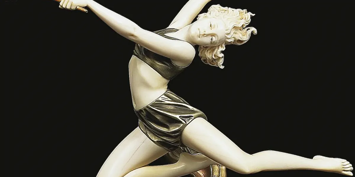 Ferdinand Preiss, Flammenspringerin, kalt bemalte Bronze und Elfenbein, 34 cm. Foto © Sotheby's (Detail)