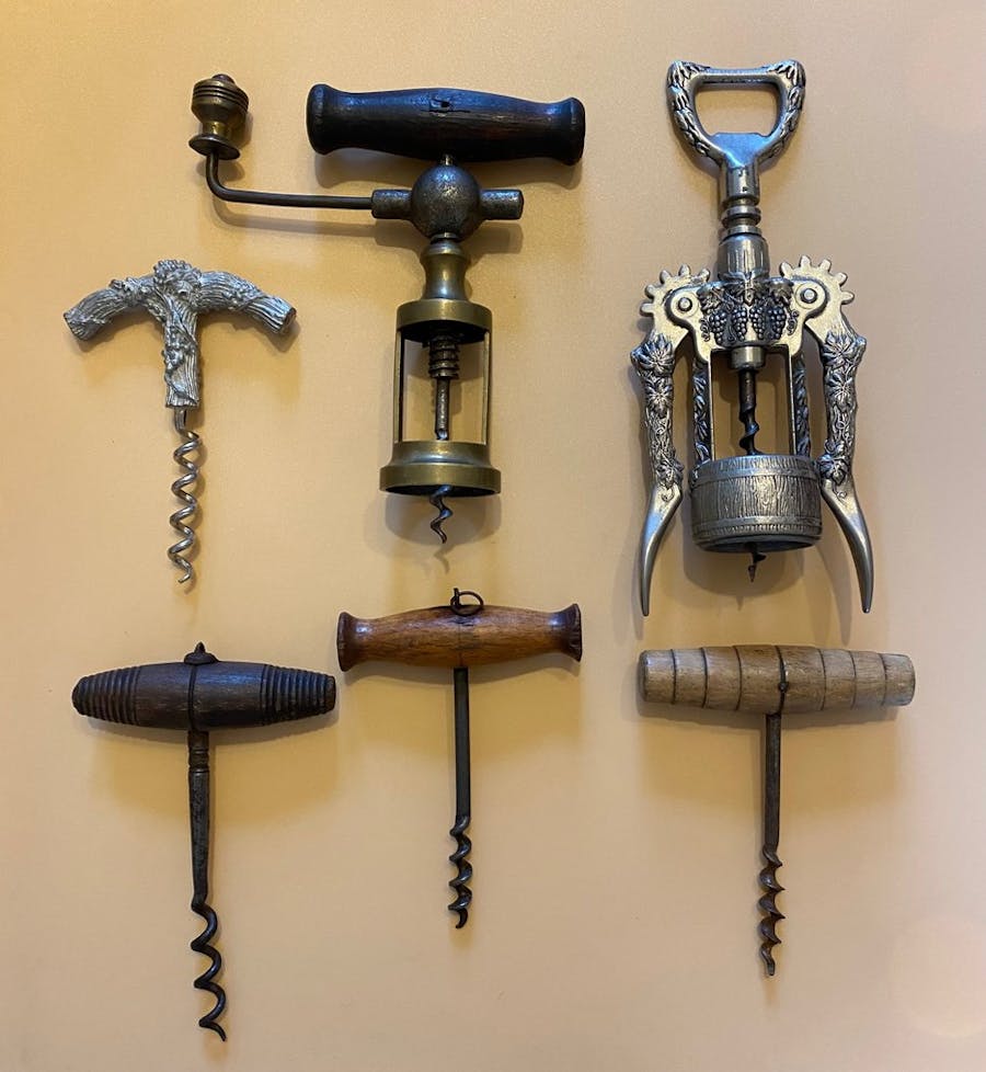 Set of 6 antique corkscrews: elegant model with grape motif; coffee mill design; Botticelli, Cipriano Ghindini; 3 French with wooden handle. Italy, circa 1960-70. Photo © Catawiki