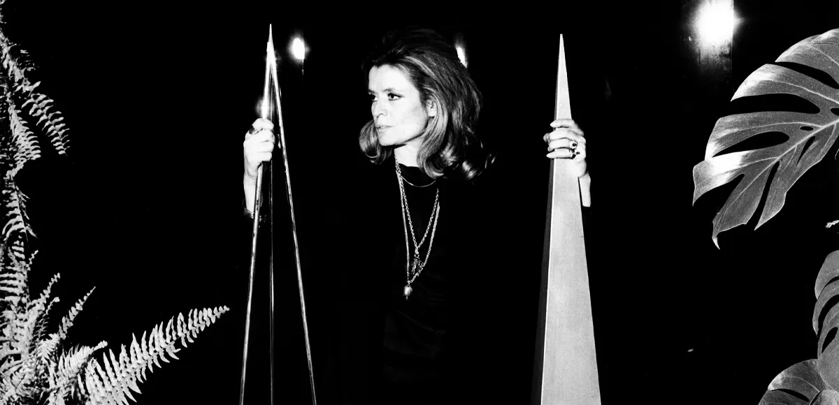 Gabriella Crespi among her OBELISKS in 1969. Photo Archivio Gabriella Crespi