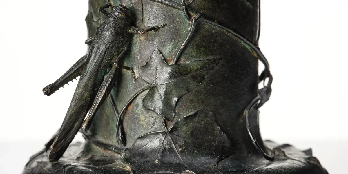 Hugo Elmqvist, vaso in bronzo patinato, Art Nouveau. Foto © Bukowskis (dettaglio)