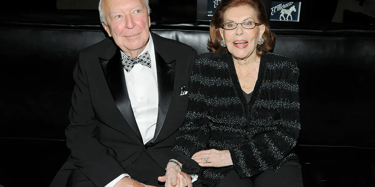 Emily Fisher Landau e Jasper Johns alla celebrazione del 90° compleanno di EMILIY FISHER LANDAU al Whitney MUSEUM il 27 settembre 2010 a New York. (Foto di Nick Hunt/Patrick McMullan via Getty Images) (dettaglio)