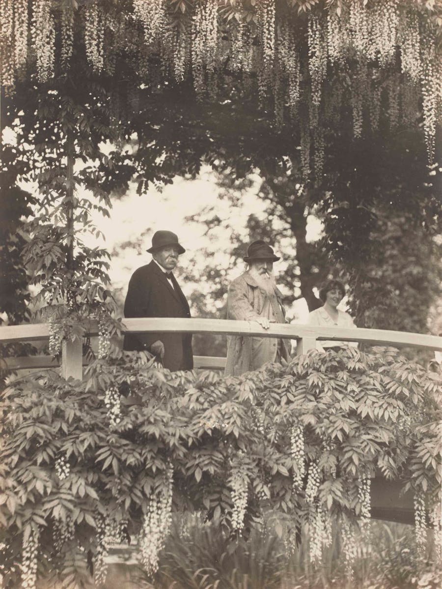 Georges Clemenceau, Claude Monet and Lily Butler on the Japanese bridge in Monet’s Garden, Giverny, c. 1921. Photo © Christie’s