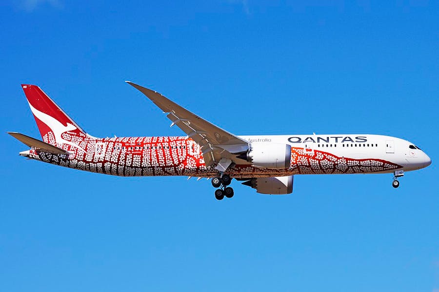 A Qantas aircraft, Boeing 787-9 Dreamliner VH-ZND, is named Emily Kame Kngwarreye. By Mitchul Hope - Qantas – VH-ZND, CC BY 2.0
