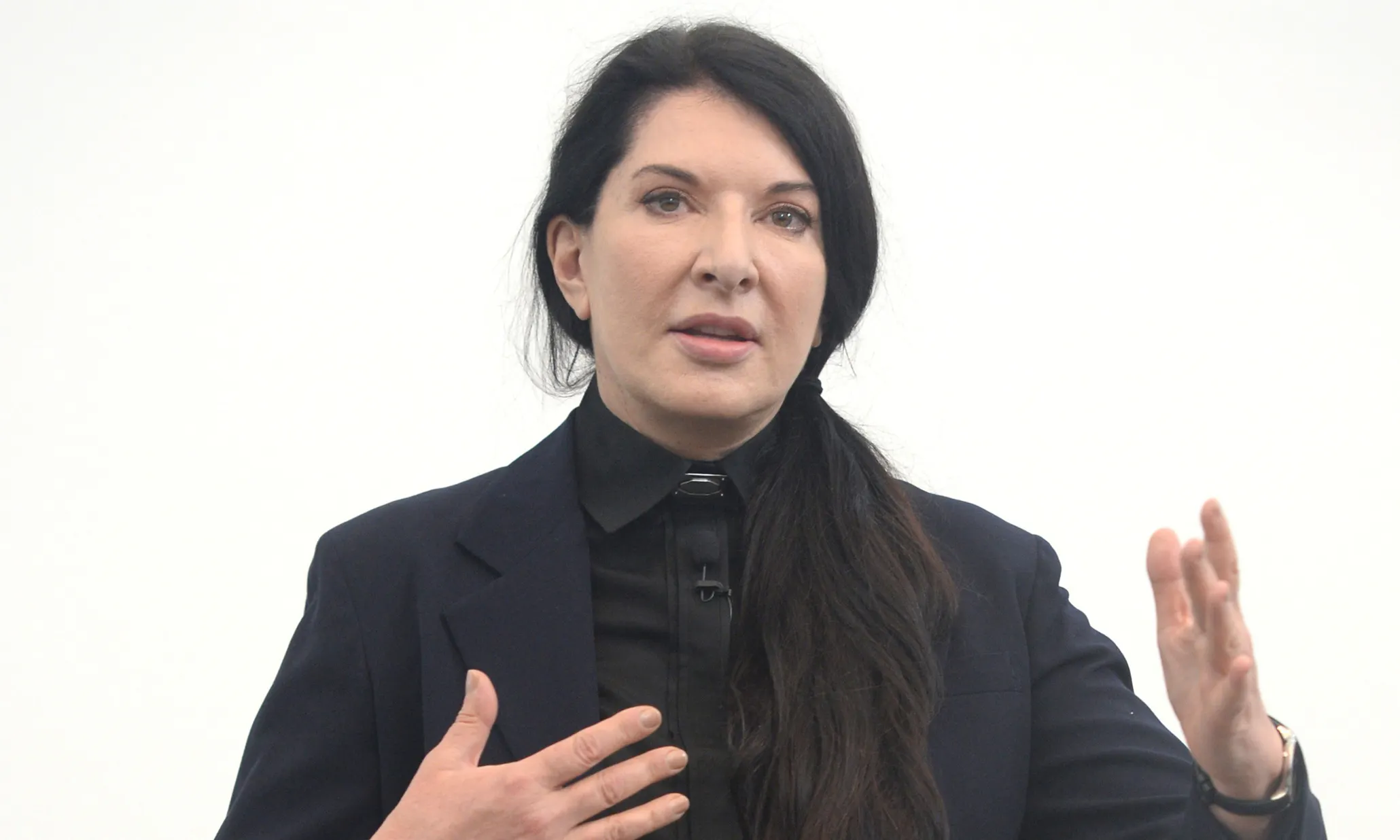 Marina Abramović jämför aboriginer med dinosaurier