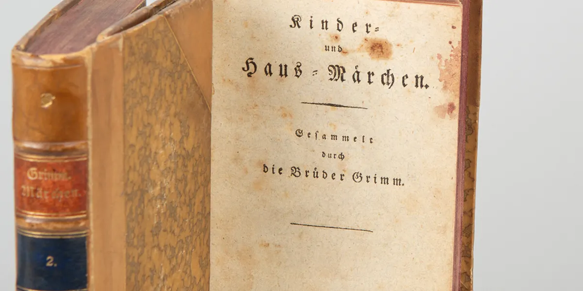 Grimm; fratelli (Jacob e Wilhelm): Fiabe dei bambini e della casa. Raccolte dai fratelli Grimm. 2 volumi. Berlino: Realschulbuchhandlung 1812-1815. Foto © Venator & Hanstein (dettaglio)