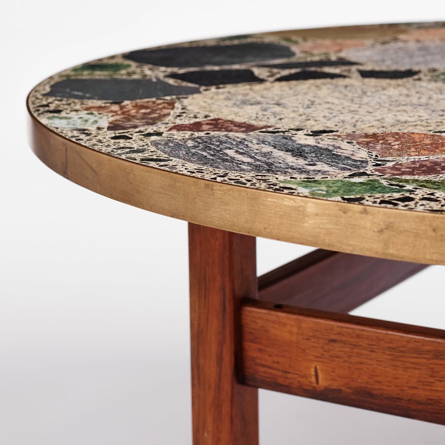 Erling Viksjø (1910-1971), tavolino, terrazzo, ottone e palissandro, A/S Conglo, Norvegia, anni 1960-70. Foto © Bukowskis 