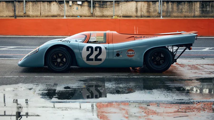 La Porsche 917K de 1970, qui figure dans le film « Le Mans » de Steve McQueen (1971), est en vente chez RM Sotheby's à Monterey, en Californie, avec une estimation de 16 à 18,5 millions de dollars (13,6 à 15,7 millions d’euros). Photo © RM Sotheby's