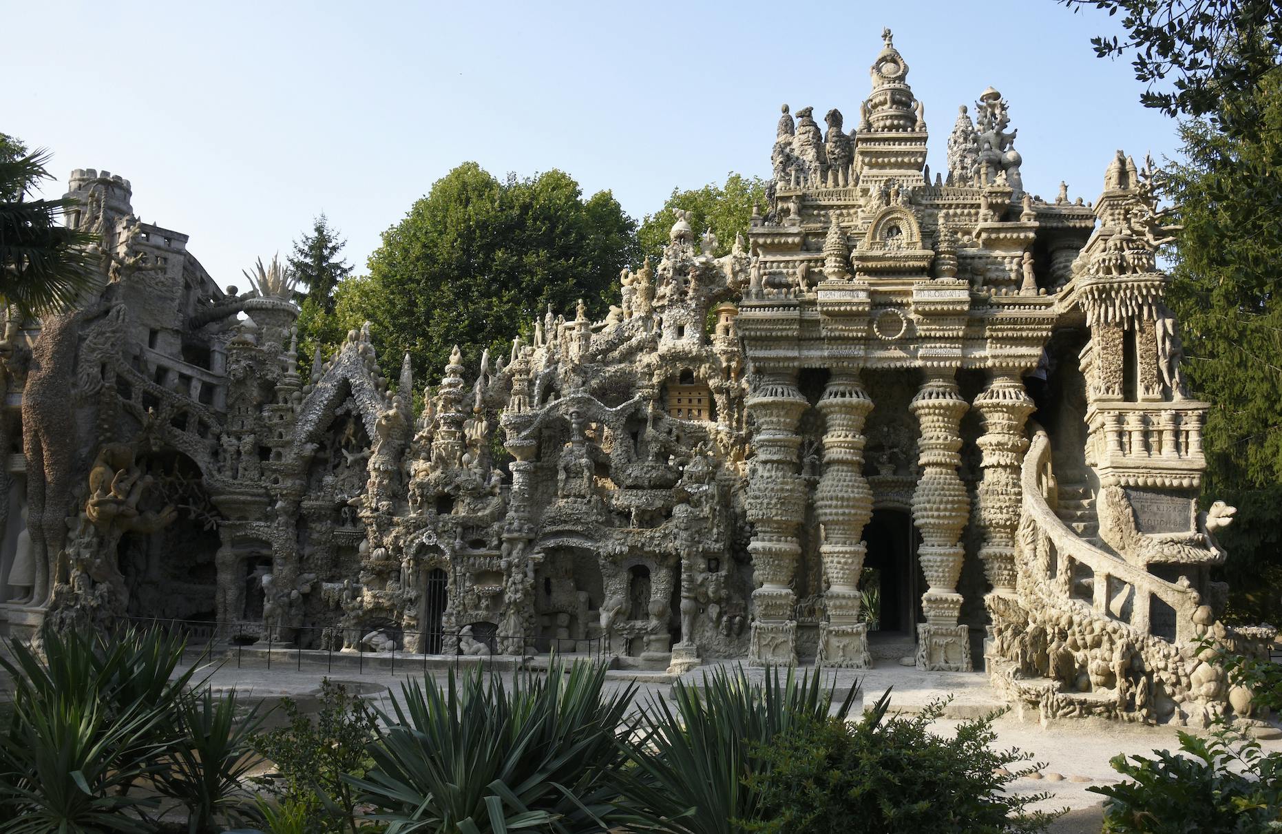 LEAVES OF GRASS: The Ideal Palace, Ferdinand Cheval ~ Palácio