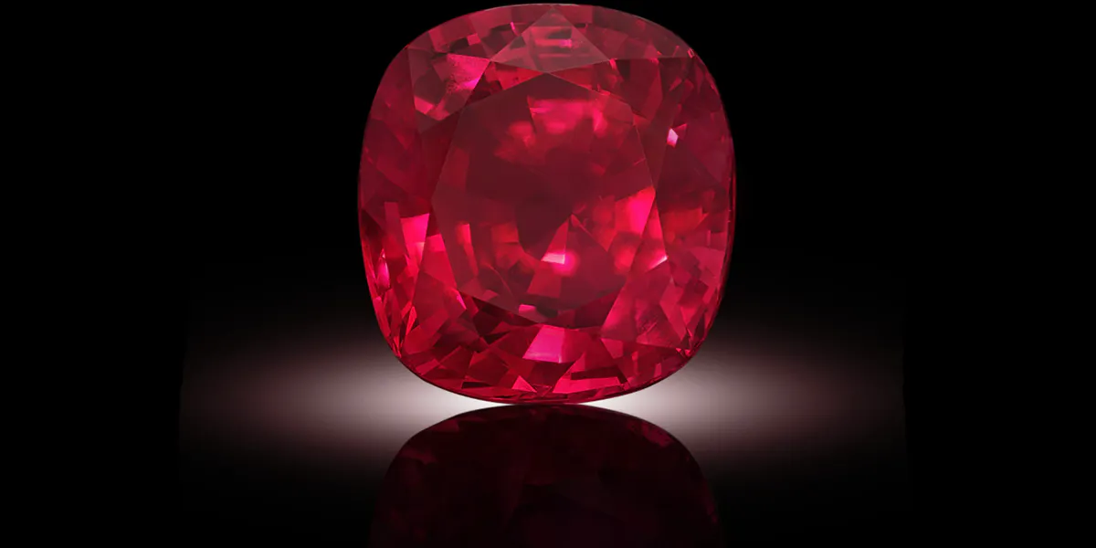 "Estrela de FURA: 55.22": un rubino rosso sangue di piccione di 55,22 ct. Foto © Sotheby's