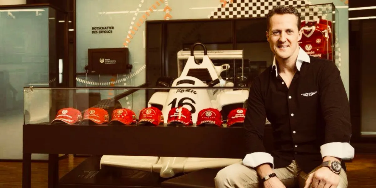 Michael Schumacher. Nicolas Bachmann, CC BY-SA 4.0 <https://creativecommons.org/licenses/by-sa/4.0>, via Wikimedia Commons (dettaglio)
