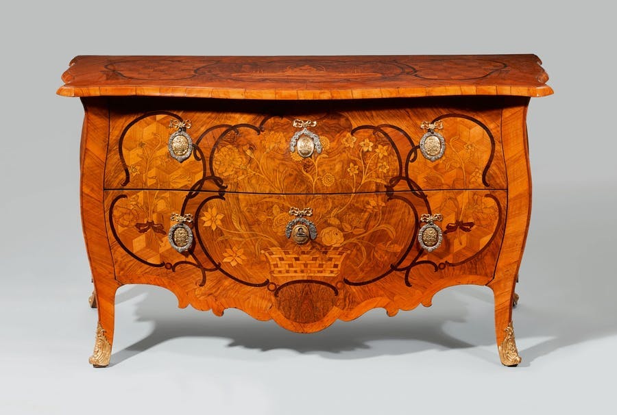Cómoda de Spindler de Bayreuth,nogal, arce y madera pintada atribuida a Johann Friedrich y Heinrich Wilhelm Spindler, circa 1760, foto © Lempertz