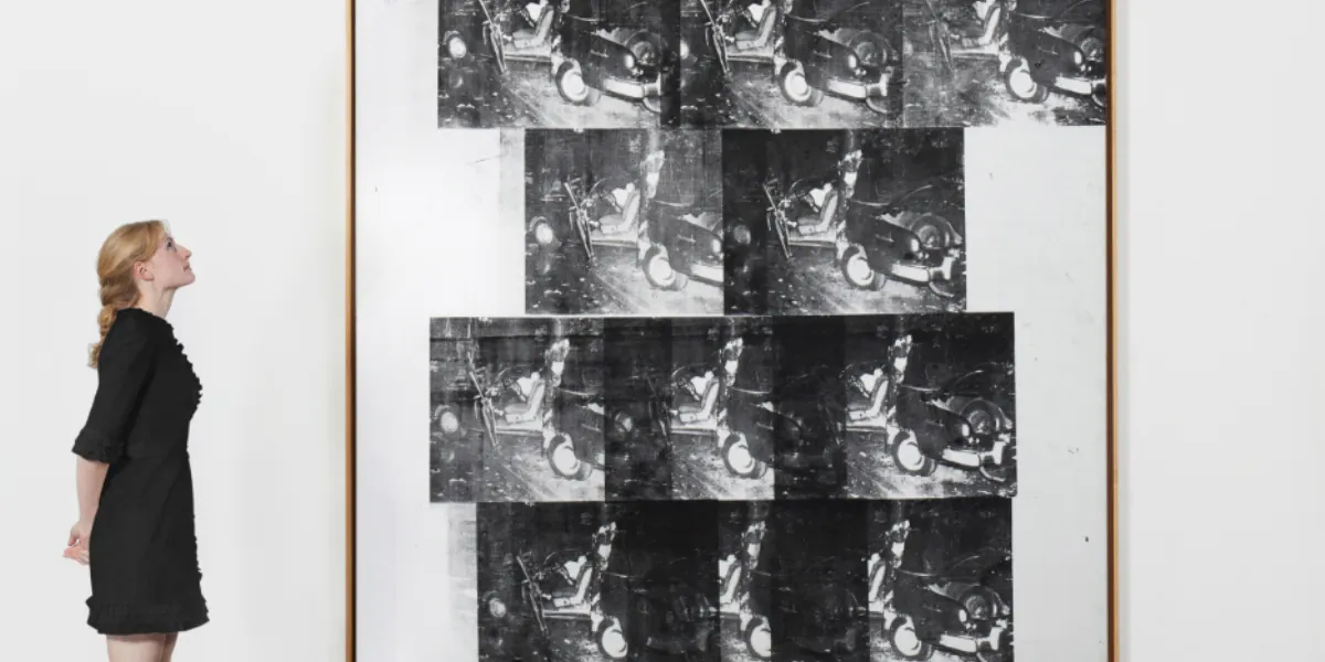 Andy Warhol, White Disaster (White Car Crash 19 Times), 1963, inchiostro serigrafico e grafite su tela primerizzata. Foto © Sotheby's (dettaglio)