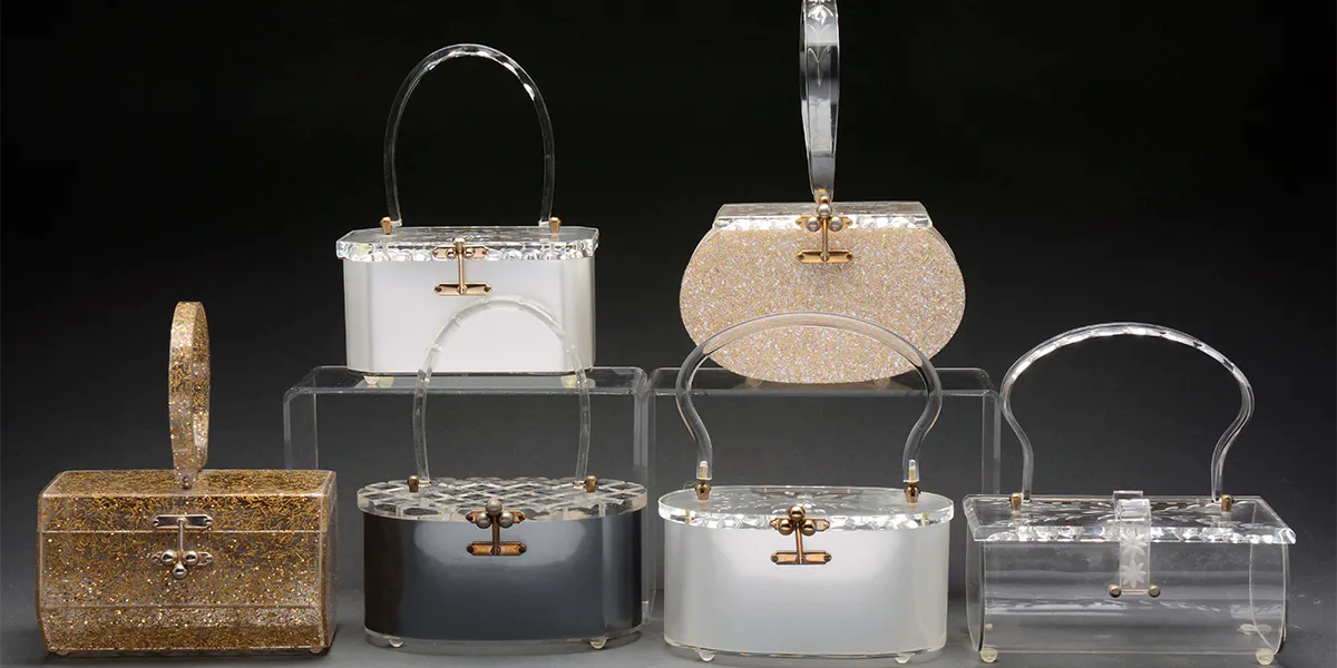 6 Lucite-Handtaschen, 1950er Jahre. Foto © Morphy Auctions (Detail)