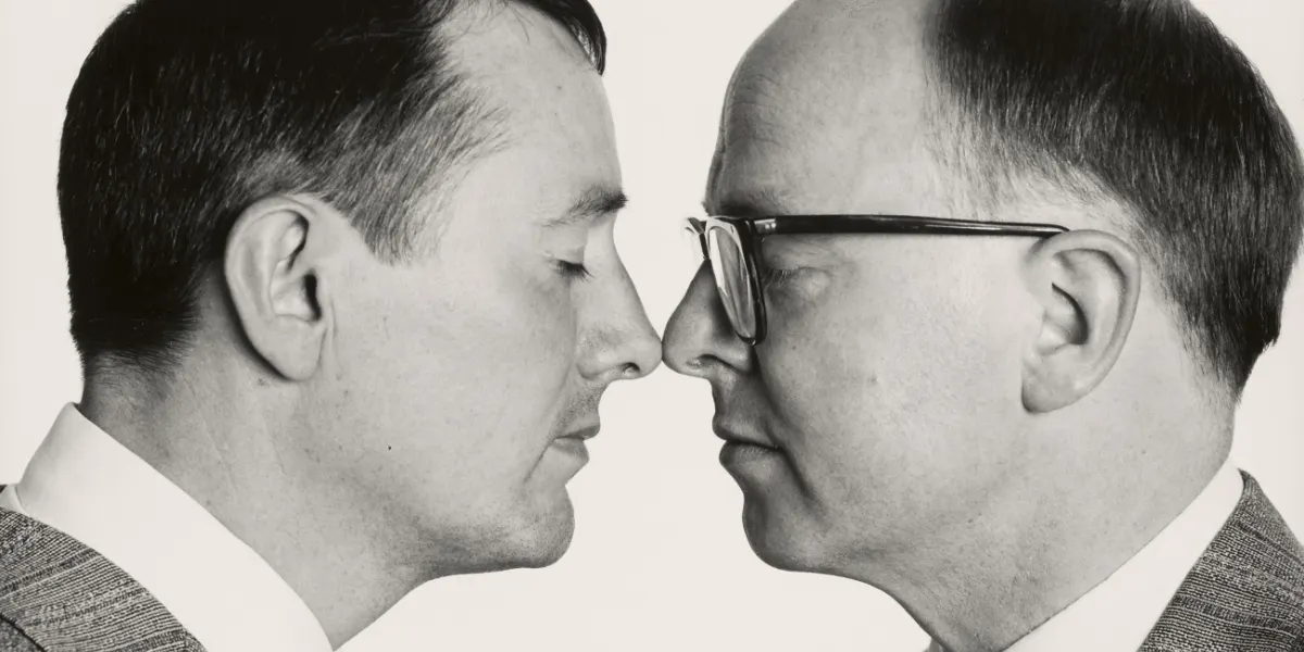 Abe Frajndlich, ‘Gilbert + George, New York City’, 1987, silvergelatintryck. Foto © Lempertz (detalj)