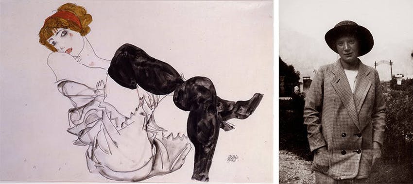 Gauche : Egon Schiele, Wally Neuzil avec des bas noirs, 1912, image CCØ / Droite : Wally Neuzil. Photographie issue d'un album d'Arthur Roessler d'Altmuenster am Traunsee, 1913, image © Imagno / Getty Images