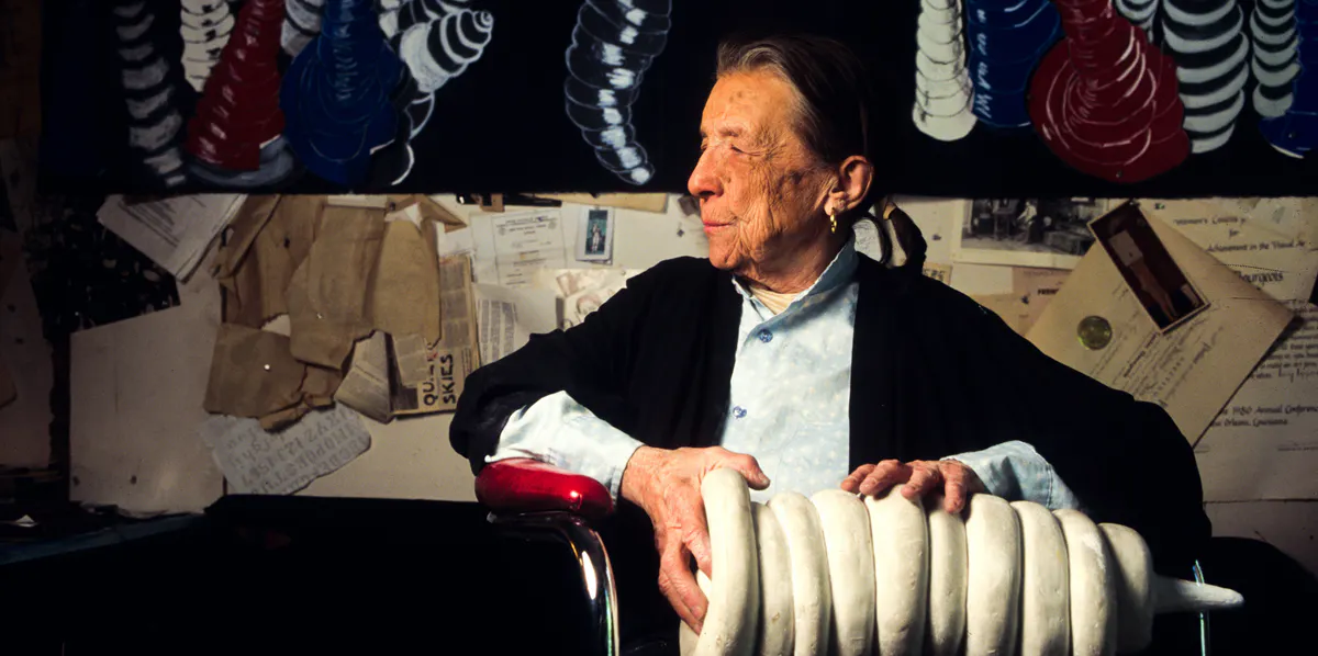 Den franska skulptören Louise Bourgeois i sin ateljé i New York City 1995. Foto Porter Gifford/Corbis via Getty Images