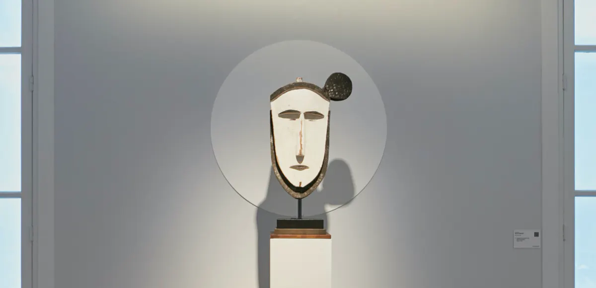 Maschera Tapuanu delle Isole Mortlock, Micronesia, H: 67 cm. Foto © Christie's (dettaglio)