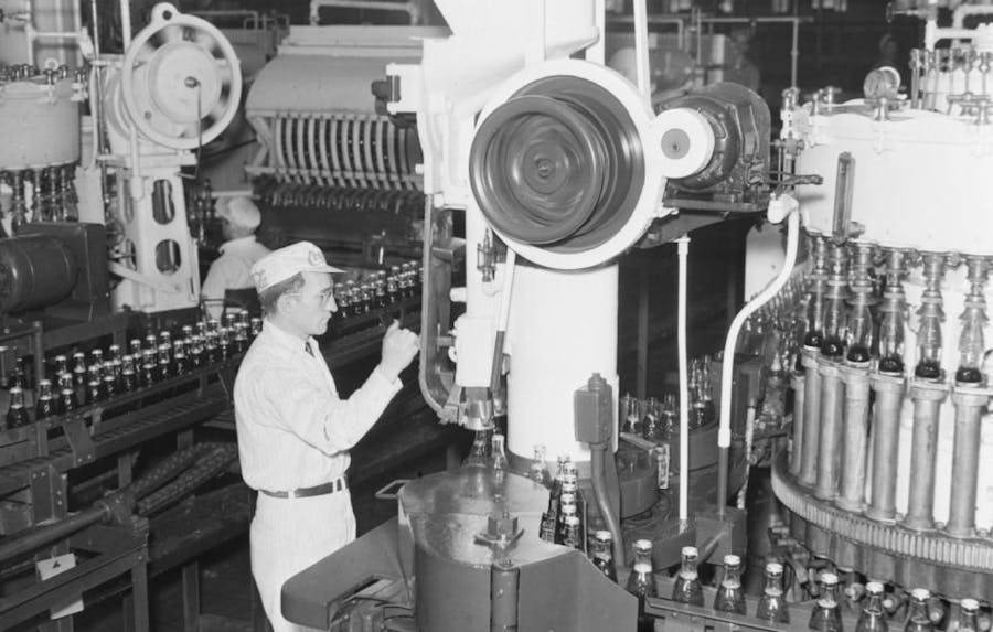 Impianto di imbottigliamento di Coca-Cola Canada Ltd. 8 gennaio 1941. Montreal, Canada. Immagine di pubblico dominio