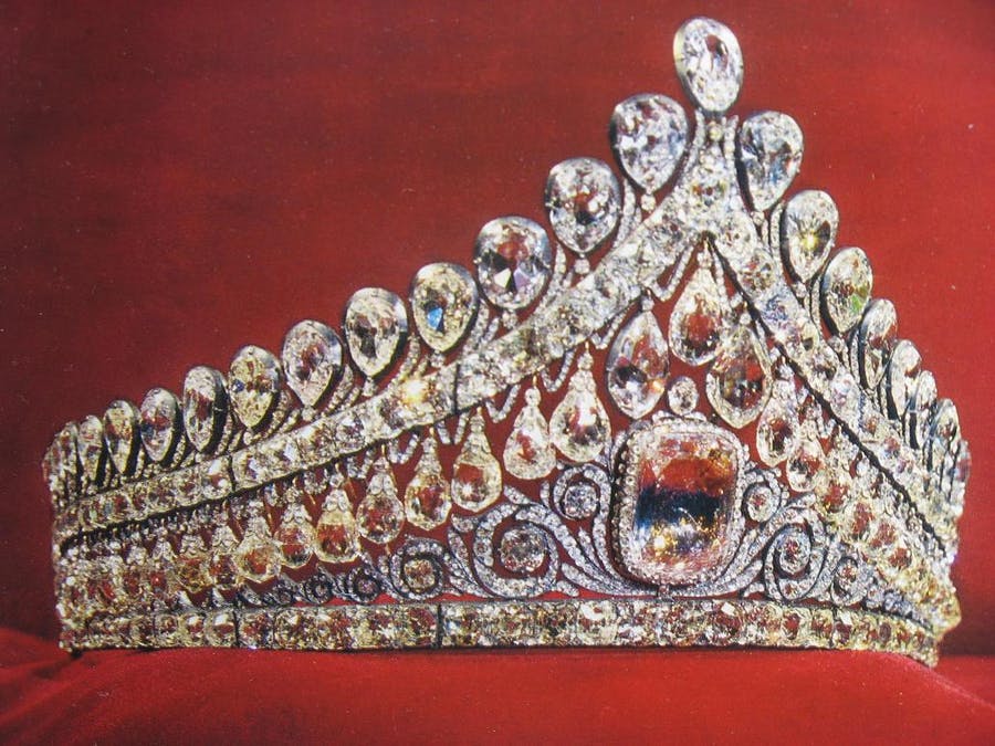 50 historic tiaras in new Sotheby's exhibit! - Diamonds in