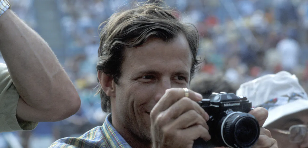 Il fotografo Peter Beard partecipa al "Torneo di tennis RFK" il 25 agosto 1979 a Flushing Meadows, New York. (Foto di Ron Galella/Ron Galella Collection via Getty Images) 