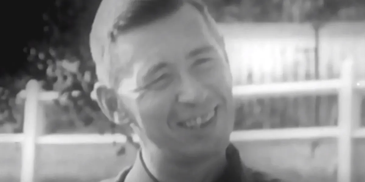 Hergé durante un'intervista del 1962 per il programma Premier Plan di Radio-Canada, trasmesso il 27 giugno 1962. Foto di pubblico dominio (dettaglio)