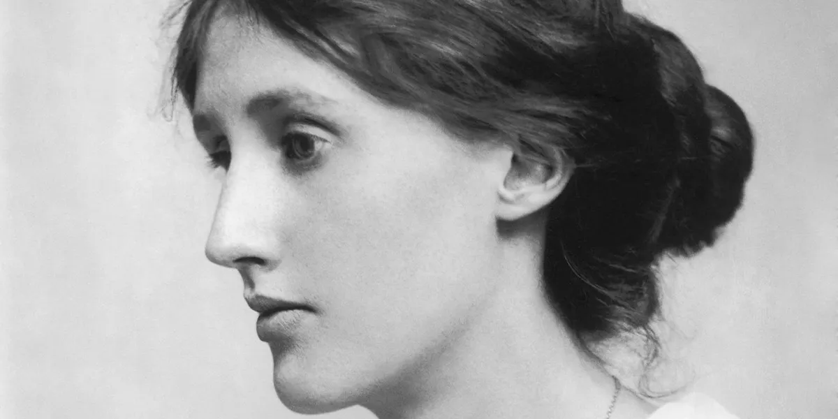 Fotografia che ritrae Virginia Woolf a 20 anni, nel 1902. Immagine di dominio pubblico (dettaglio)