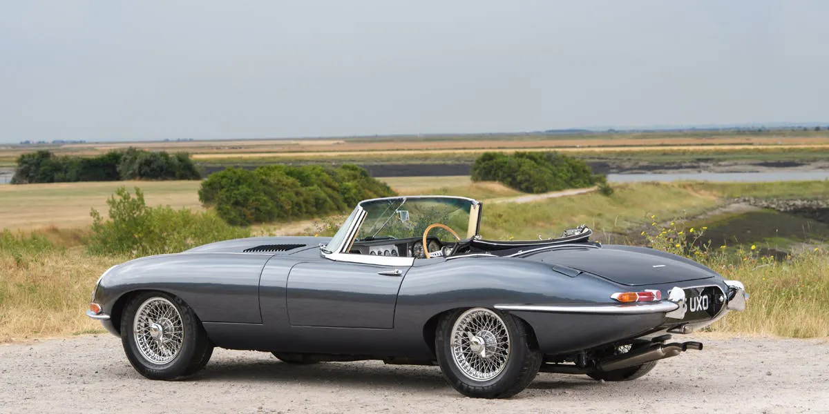 Jaguar E-Type Roadster für den Straßenverkehr | Foto: © Tim Scott, Fluid Images