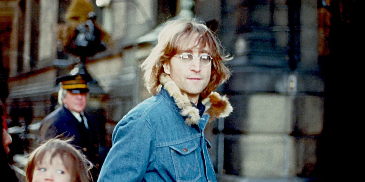 John Lennon a New York, 1977. Foto © Vinnie Zuffante/Michael Ochs Archives/Getty Images (dettaglio)