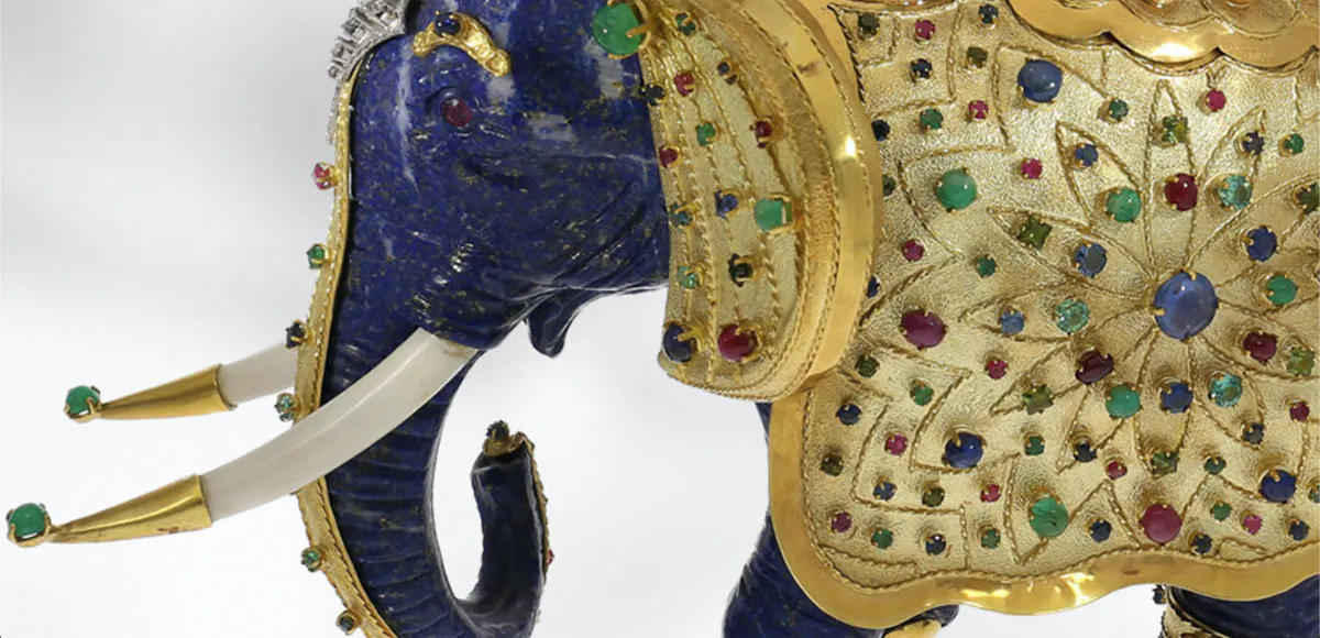 Unikater Elefant aus Lapislazuli mit Gelbgold und Edelsteinbesatz, Indien, 1. Hälfte 20. Jh. | Foto: © Cortrie (Detail)